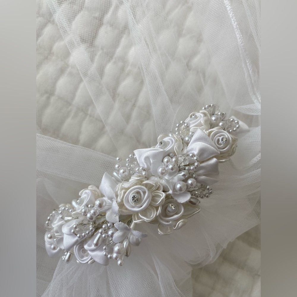 2 Layer Floral & Beaded Veil With Hair Attachment